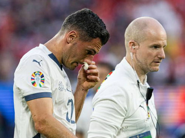 Fabian Schar Alami Cedera Patah Hidung di Laga Melawan Skotlandia