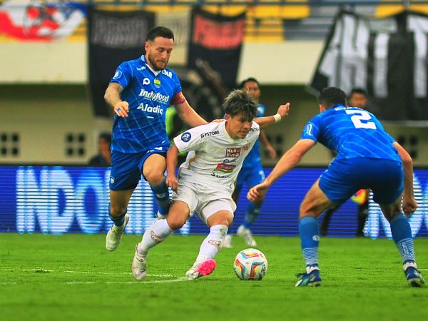 Gelandang Persib, Marc Klok