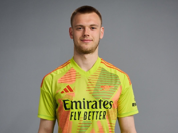 Penjaga gawang Arsenal, Karl Hein