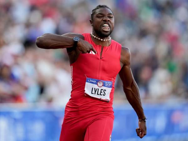Noah Lyles memenangkan final 100 meter dalam seleksi tim AS pada hari Minggu (23/6) dalam waktu 9,83 detik. (Foto: ESPN)