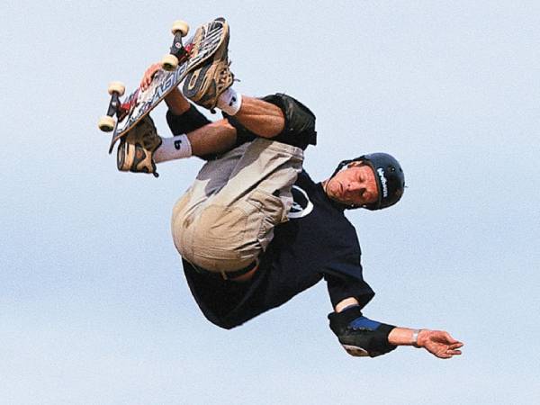 Tony Hawk beraksi di ajang X Games 1999. (Foto: X Games)