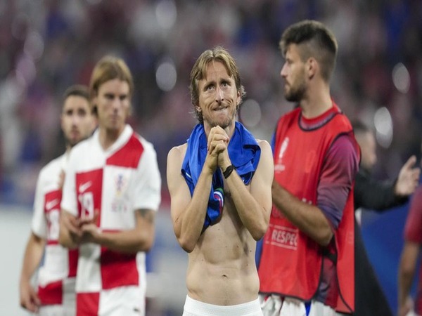 Luka Modric bicara soal rencana pensiunnya dari Timnas Kroasia, pasca tim yang dibelanya main imbang 1-1 kontra Italia di laga terakhir Grup B EURO 2024 (25/6) / via Getty Images