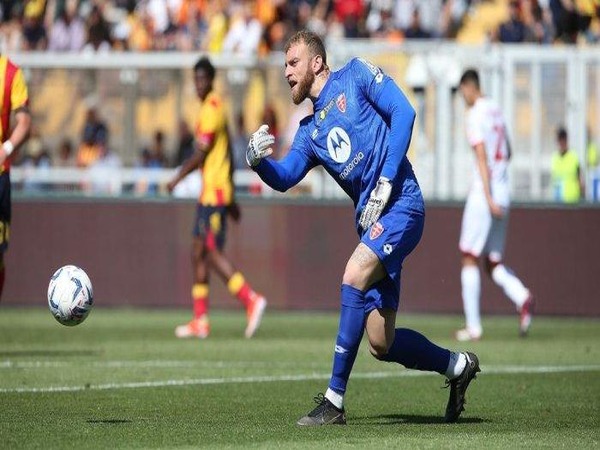 Penjaga gawang Michele Di Gregorio resmi bergabung ke Juventus, dan sepakat meneken kontrak lima tahun hingga Juni 2029 / via Getty Images