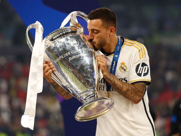 Real Madrid dilaporkan langsung menjual Joselu ke Al-Gharafa, usai menebus sang striker secara permanen dari Espanyol / via Getty Images