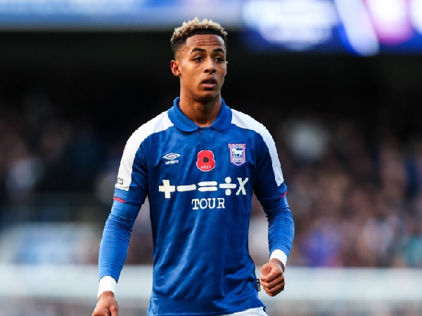 Chelsea meminjamkan Omari Hutchinson ke Ipswich Town musim lalu