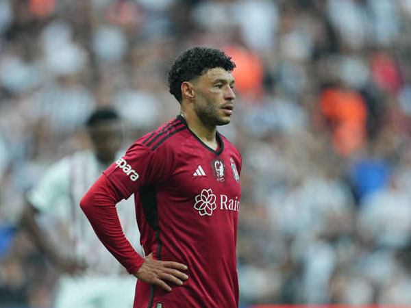 Alex Oxlade-Chamberlain Masuk Daftar Jual Besiktas