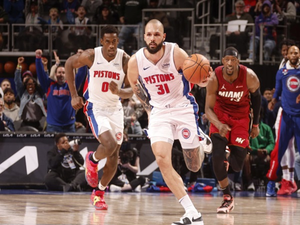 Detroit Pistons Tolak Berikan Kontrak Opsi Pemain ke Evan Fournier