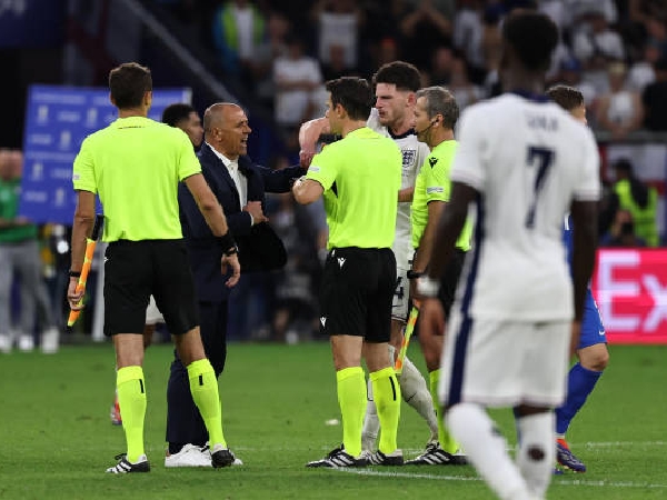 Francesco Calzona sempat bersitegang dengan Declan Rice