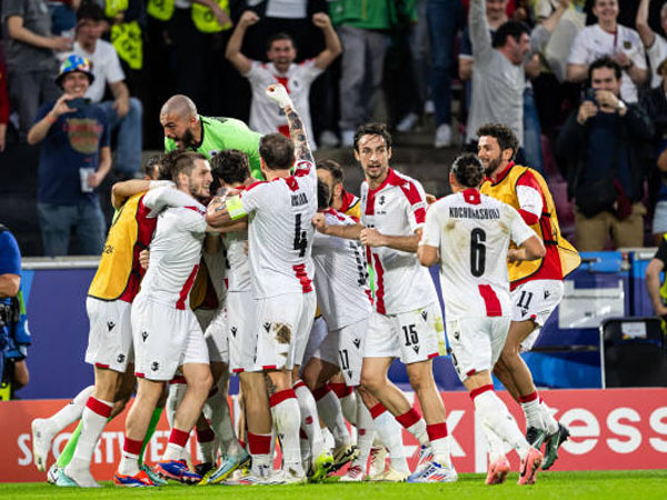 Penggemar Georgia Rayakan Pencapaian Bersejarah Negaranya di Euro 2024