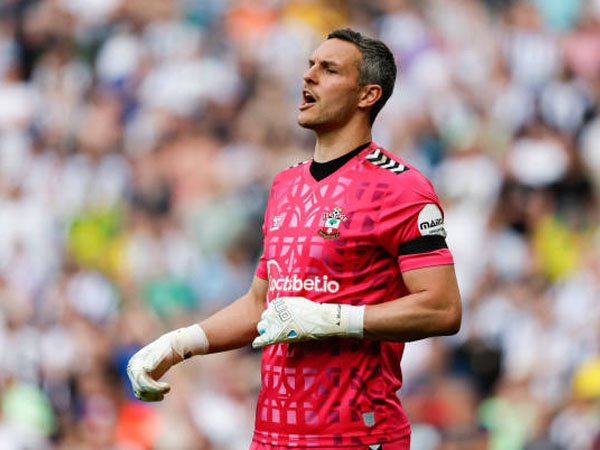 Southampton Resmi Perpanjang Kontrak Alex McCarthy