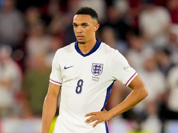 Trent Alexander-Arnold hanya duduk di bangku cadangan saat Inggris menghadapi Slovakia