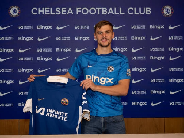 Chelsea memboyong Kiernan Dewsbury-Hall dari Leicester City