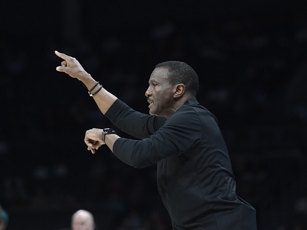 Dwane Casey menolak jadi assisten pelatih Lakers.