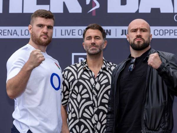 Johnny Fisher (kiri) dan Alen Babic. (Foto: Matchroom Boxing)