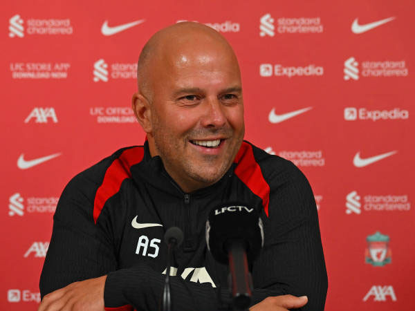 Arne Slot Tak Gentar Mewarisi Jejak Sukses Jurgen Klopp di Liverpool