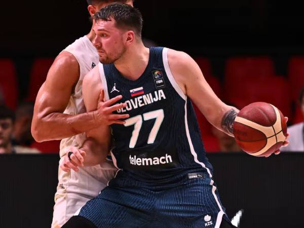 Luka Doncic menyumbangkan triple double untuk Slovenia saat mengalahkan Selandia Baru 104-78 di turnamen kualifikasi Olimpiade di Piraeus, Yunani.