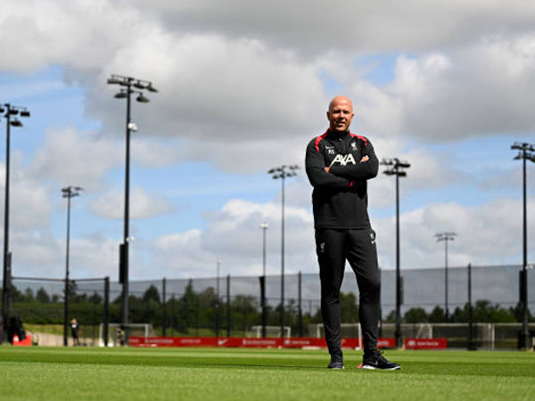 Arne Slot Beberkan Formasi Staf Kepelatihannya yang Baru di Liverpool