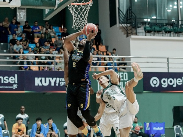 Prawira Bandung Bungkam Borneo Hornbills di GOR Laga Tangkas