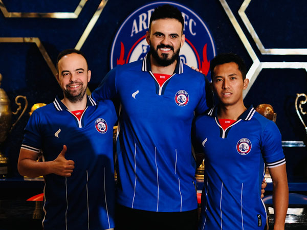 Arema FC perkenalkan eks kiper Madura United, Lucas Frigeri sebagai pemain anyar