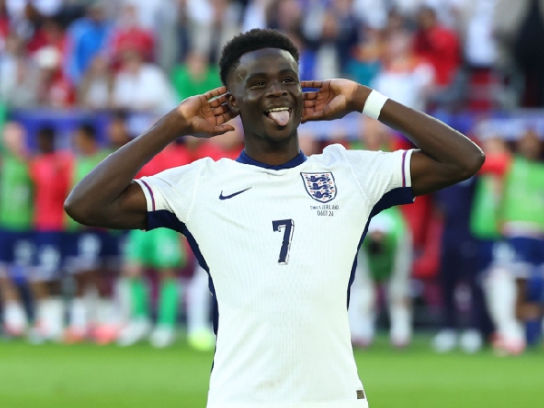 Bukayo Saka menginspirasi kemenangan Inggris atas Swiss