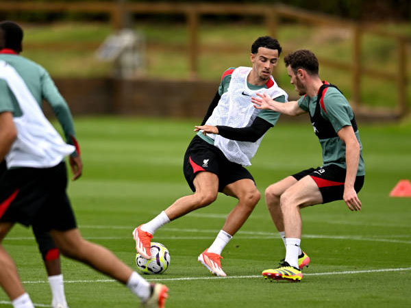 Curtis Jones Mencuri Perhatian di Latihan Pramusim Liverpool