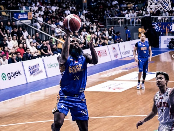 Youbel Sondakh lega lihat Satria Muda tutup musim reguler dengan kemenangan manis.