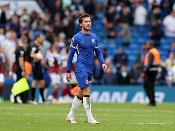 Salah satu mantan penggawa Chelsea menolak bila The Blues melepas Ben Chilwell ke Manchester United musim panas ini / via Reuters