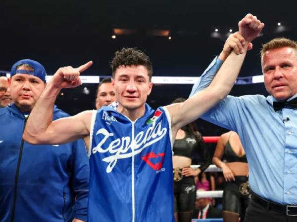 William Zepeda merayakan kemenangannya atas Giovanni Cabrera akhir pekan lalu. (Foto: Golden Boy Promotions)