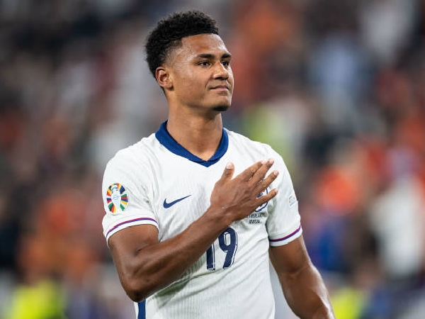 Striker Aston Villa, Ollie Watkins, dianggap cocok untuk Arsenal