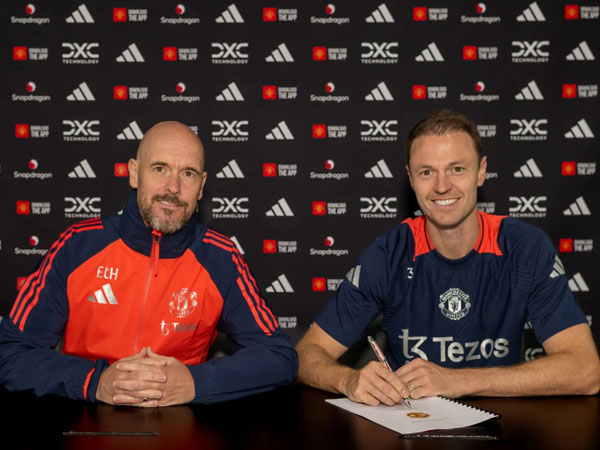 Jonny Evans Resmi Bertahan di Manchester United Hingga Juni 2025
