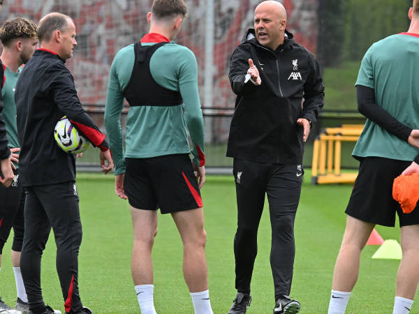 Arne Slot Nikmati Minggu Pertama Latihan Penuh Energi di Liverpool