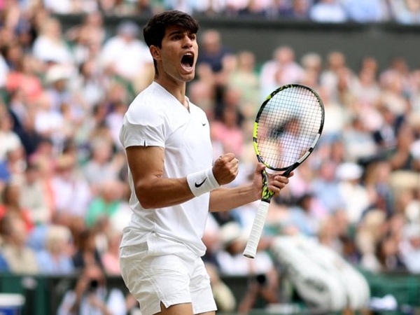 Hasil Wimbledon: Daniil Medvedev Lagi-Lagi Jadi Korban Keganasan Carlos Alcaraz