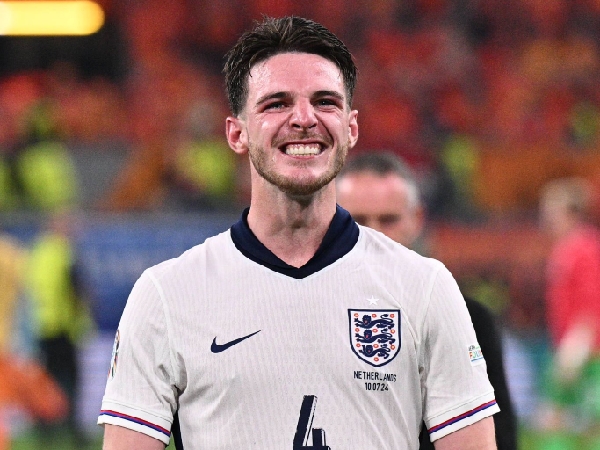 Declan Rice mengirimkan pesan ke Rodri