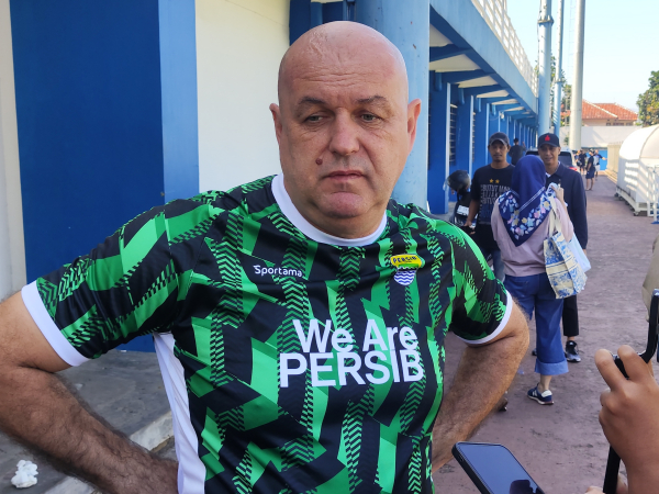 Bojan Hodak membantah Persib akan merekrut Alexandre Pato