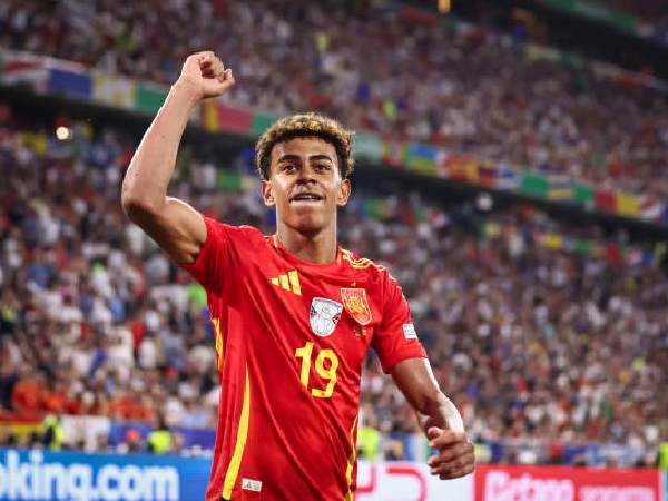 Lamine Yamal dapat pujian dari Harry Kane