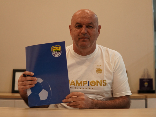 Bojan Hodak memperpanjang kontrak di Persib hingga 2026