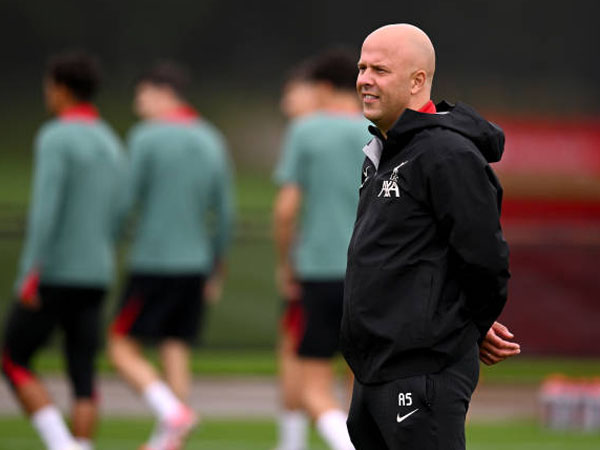 Arne Slot Jelaskan Peran Baru Aaron Briggs di Liverpool