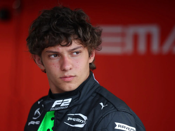 Jenson Button tak mau Mercedes sembarangan rekrut Kimi Antonelli.