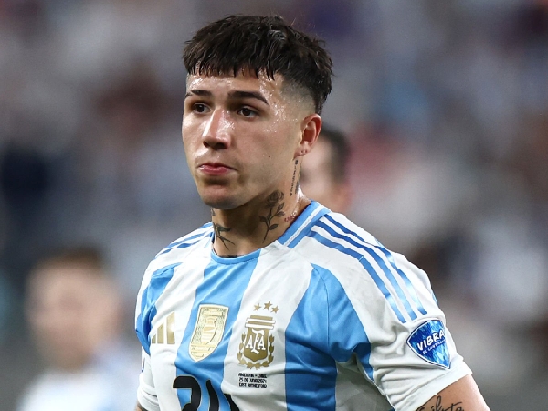Gelandang Argentina, Enzo Fernandez, menyanyikan lagu yang dianggap menghina Prancis