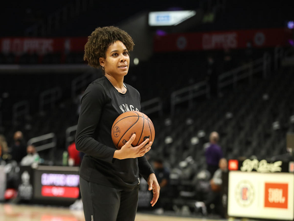 Lindsey Harding terima kontrak dari Los Angeles Lakers.