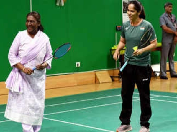 Saina Nehwal Bermain Bulu Tangkis Bersama Presiden India Droupadi Murmu