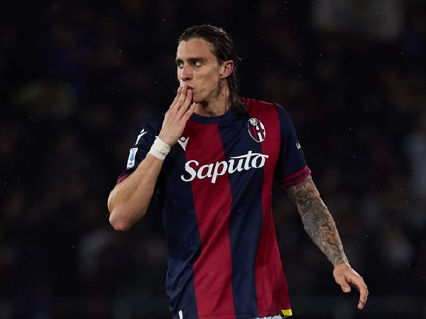 Arsenal berusaha mendatangkan Riccardo Calafiori dari Bologna
