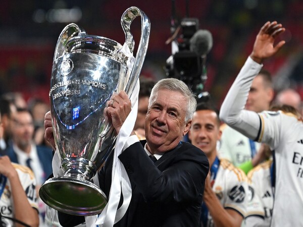 Di usianya yang telah menginjak 65 tahun, Carlo Ancelotti bicara soal kelanjutan kariernya sebagai manajer profesional / via AFP
