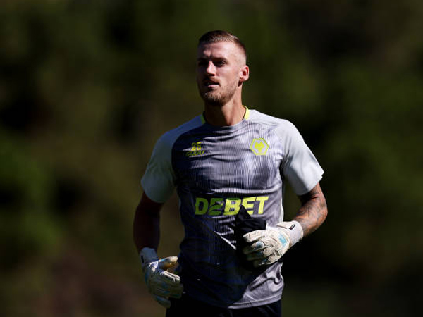 Arsenal Tertarik Pada Dan Bentley, Tawaran Diajukan untuk Kiper Wolves