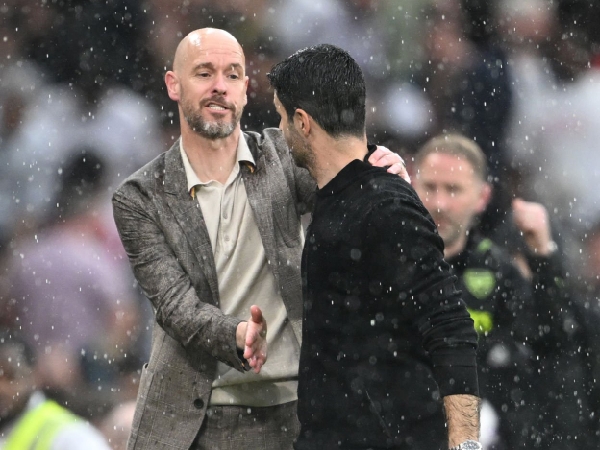 Erik ten Hag dan Mikel Arteta, manajer Manchester United dan Arsenal