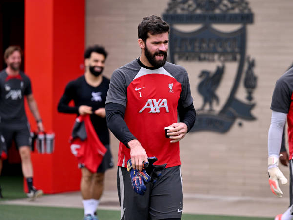 Alisson Becker Bertahan di Liverpool, Keputusan Staf Kunci Berperan