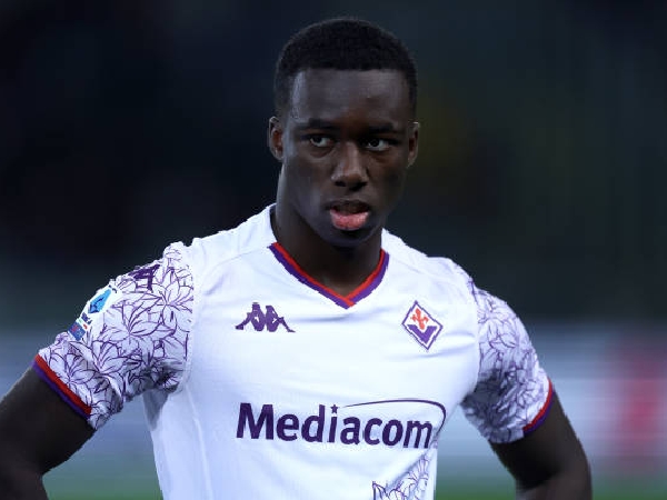 Newcastle United mengincar bek sayap Fiorentina, Michael Kayode