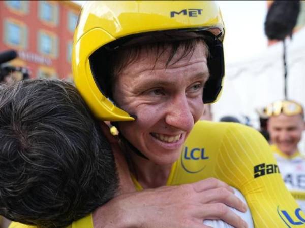 Tadej Pogacar memilih beristirahat setelah berlomba selama tiga pekan di Tour de France yang berakhir satu minggu sebelum Olimpiade Paris. (Foto: AFP)