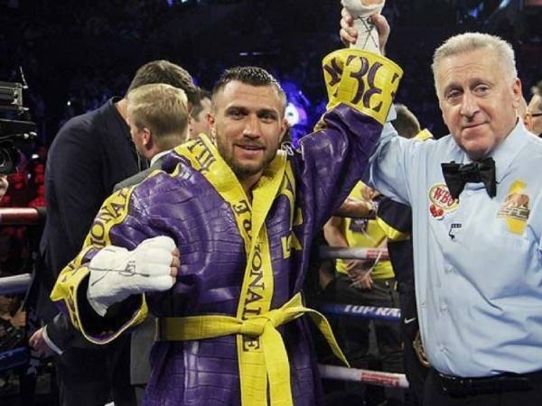 Vasiliy Lomachenko dikatakan tidak akan pernah naik ring kompetitif lagi. (Foto: Ring TV)