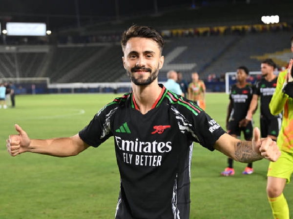 Fabio Vieira kemungkinan besar akan bertahan di Arsenal